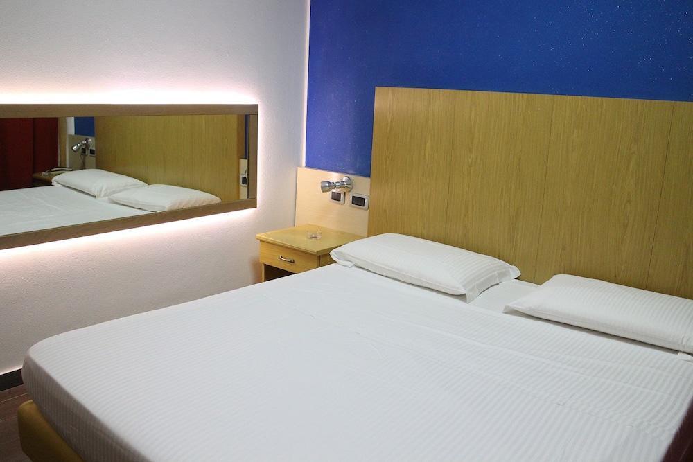 Orange Motel Vergiate Ngoại thất bức ảnh