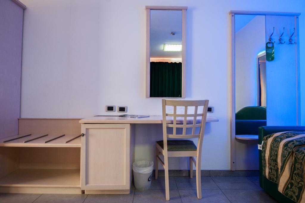 Orange Motel Vergiate Ngoại thất bức ảnh