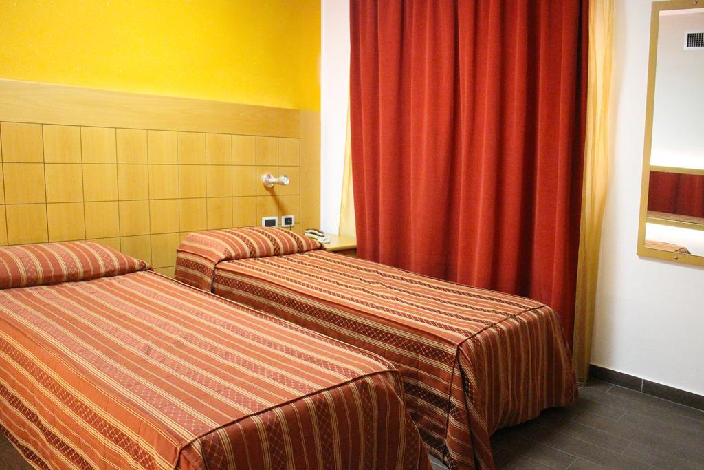 Orange Motel Vergiate Ngoại thất bức ảnh