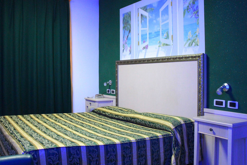 Orange Motel Vergiate Ngoại thất bức ảnh