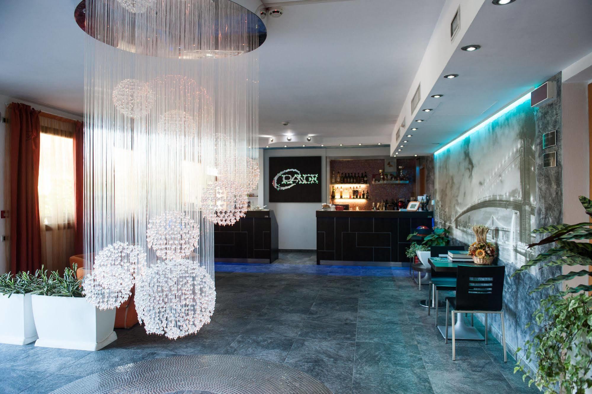 Orange Motel Vergiate Ngoại thất bức ảnh