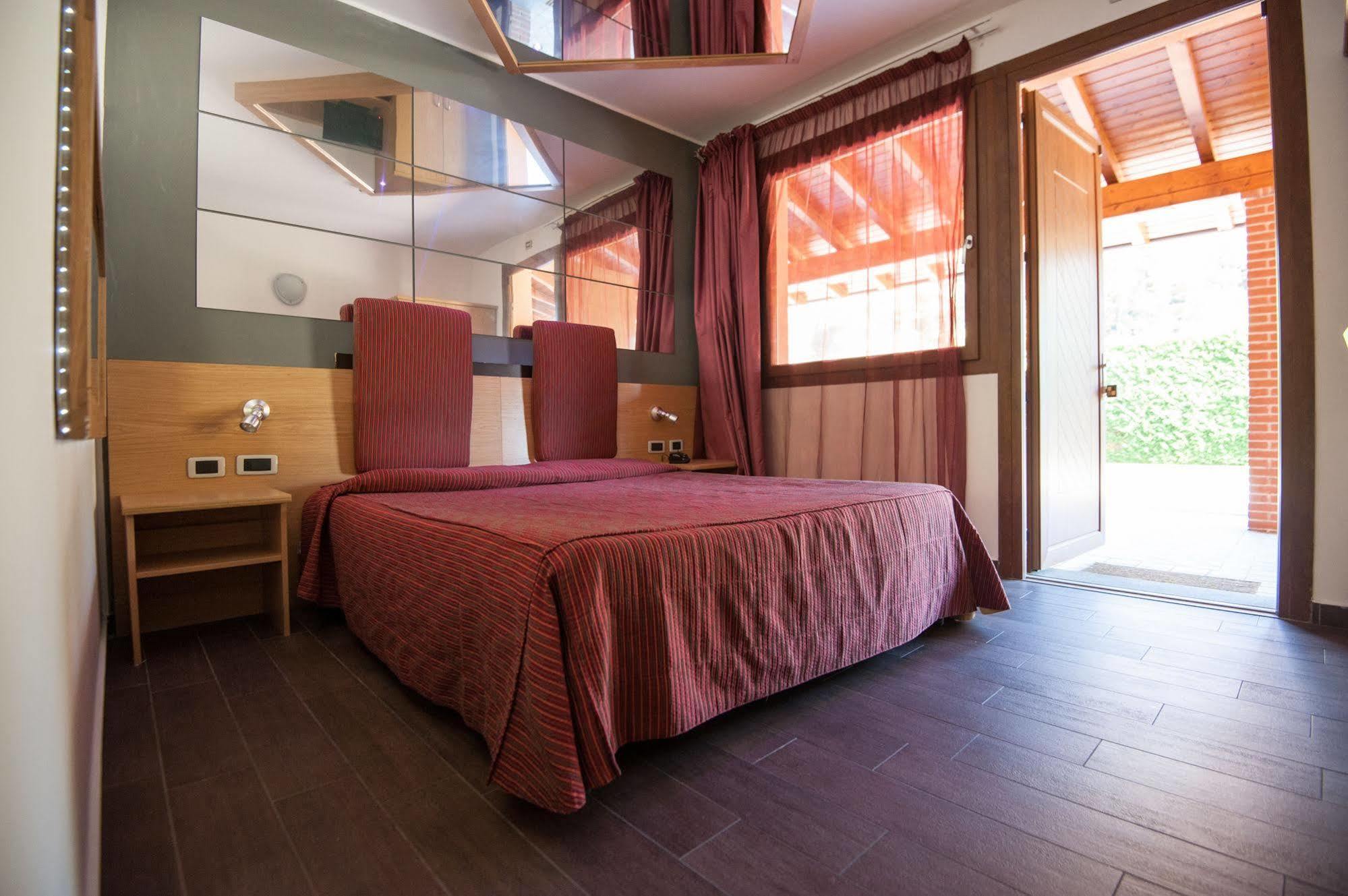 Orange Motel Vergiate Ngoại thất bức ảnh