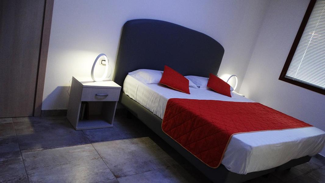 Orange Motel Vergiate Ngoại thất bức ảnh