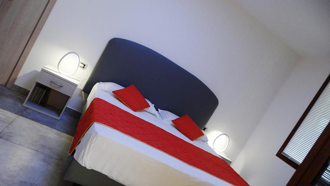 Orange Motel Vergiate Ngoại thất bức ảnh