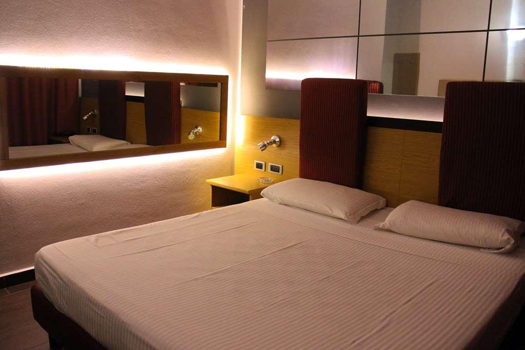 Orange Motel Vergiate Phòng bức ảnh